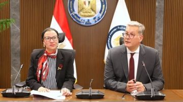 وزيرا البترول والبيئة يناقشان سبل خفض الانبعاثات الكربونية في مصر