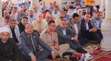 محافظ دمياط يؤدى صلاة الجمعة بمسجد عمرو بن العاص