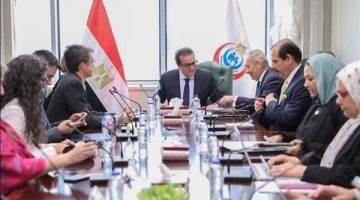 وزير الصحة يبحث مع وفد البنك الدولي تعزيز التعاون في ملف التنمية البشرية