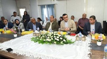 وزير الإسكان يعقد اجتماعًا مع الشركات العاملة بحدائق تلال الفسطاط
