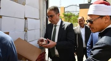 محافظ الفيوم يشهد تسليم صكوك الإطعام والصدقات المقدمة للأسر الأولى بالرعاية