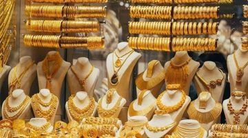 بعد هبوطه عالميًا.. رئيس الشعبة يكشف مصير أسعار الذهب بمصر الفترة المقبلة (خاص)