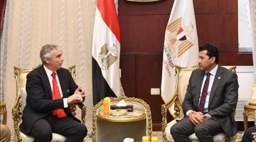 وزير الرياضة يشهد المؤتمر الصحفي للإعلان عن البطولات العربية والإفريقية للترايثلون بالجلالة