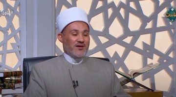 عاجل.. الإفتاء تجيز وضع المرأة للكحل الأزرق والأخضر فقط خارج المنزل بشروط