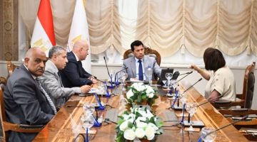 وزير الرياضة يستعرض مع مؤسسة مودة التنمية المتكاملة بمركز شباب الإمامين والتونسي