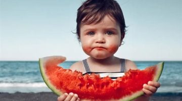 طريقة تقديم البطيخ للأطفال بشكل مرح وجذاب (صور)