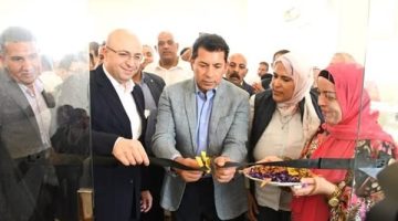 وزير الشباب ومحافظ بني سويف يتفقدون الأنشطة والمشروعات داخل مركز التنمية الشبابية