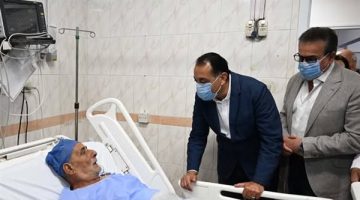 رئيس الوزراء يؤكد أهمية جهود تطوير قدرات المنشآت التابعة للتأمين الصحي